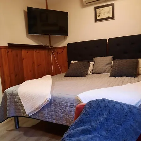 Santas Riverside 1 Apartman *